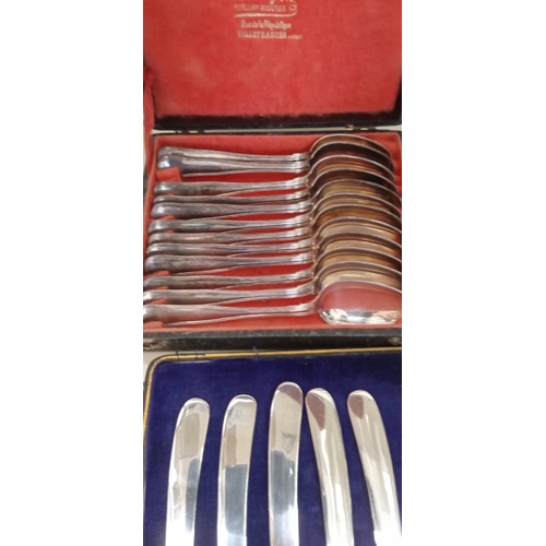 89 - Selection of cutlery sets to include tea spoons and butter knives