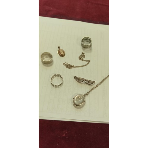 99 - Selection of mainly silver jewellery