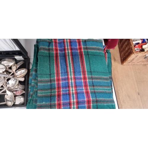 369 - Small kist, , blanket and cutlery ( not table )