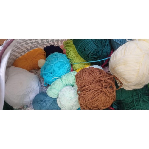 420 - Large of mixed wool