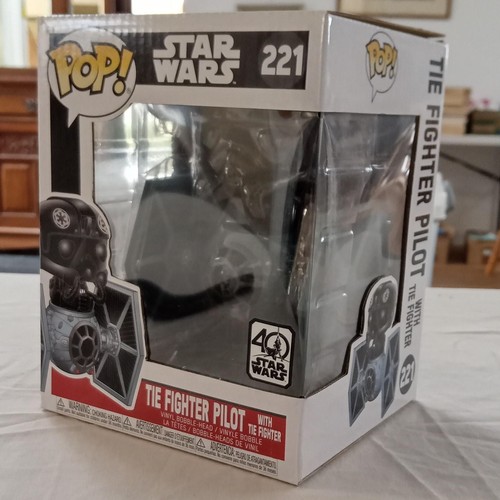 50 - Funko Pop/ bobble head Star Wars #221 The Fighter Pilot with the fighter