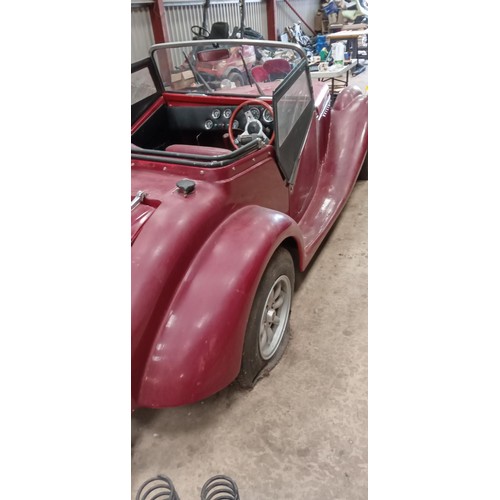 40 - Pilgrim sports 1.6 petrol kit car red, V5 present. Has been stored in a barn. 10% COMMISSION ON THIS... 