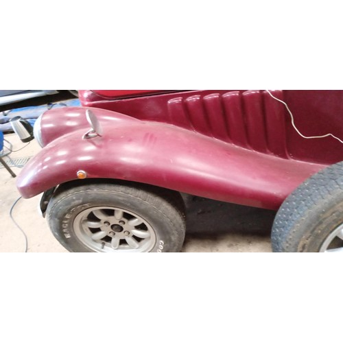 40 - Pilgrim sports 1.6 petrol kit car red, V5 present. Has been stored in a barn. 10% COMMISSION ON THIS... 