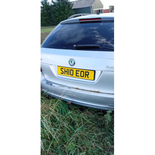 56 - 2010 Skoda 3T Superb S TDI estate 1.9 diesel, silver V5 present. 10% COMMISSION ON THIS LOT