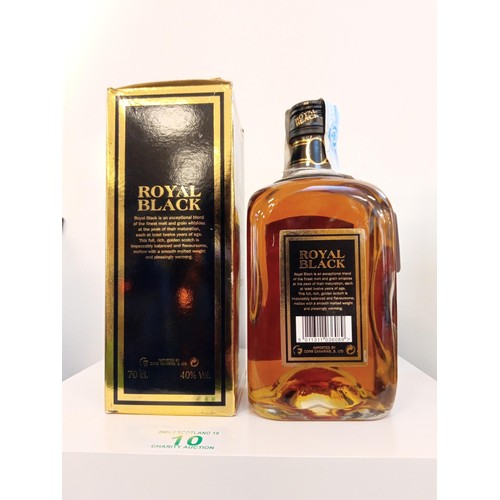 10 - Royal Black Deluxe scotch whisky 12 years 70cl 40 vol