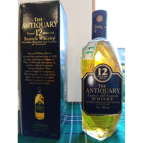 11 - The Antiquary whisky 75cl 40 Vol