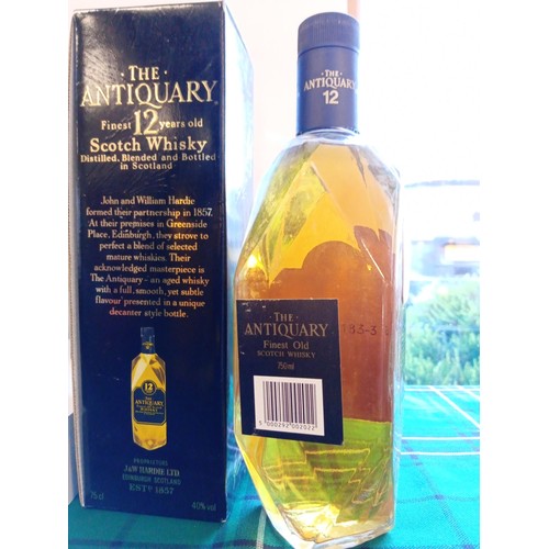 11 - The Antiquary whisky 75cl 40 Vol