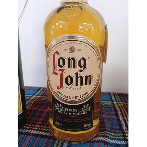 25 - J & B rare old scotch whisky 70cl 40 vol & Long John special reserve whisky 70cl 40 vol