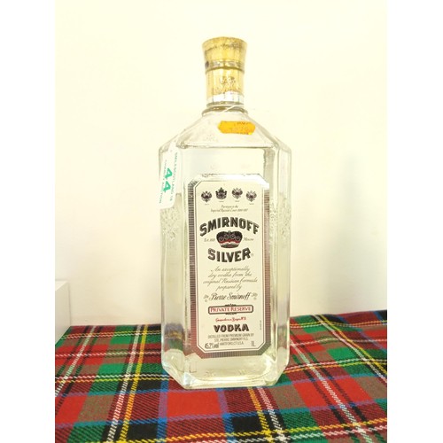 44 - Smirnoff silver vodka 1L 45.2 vol