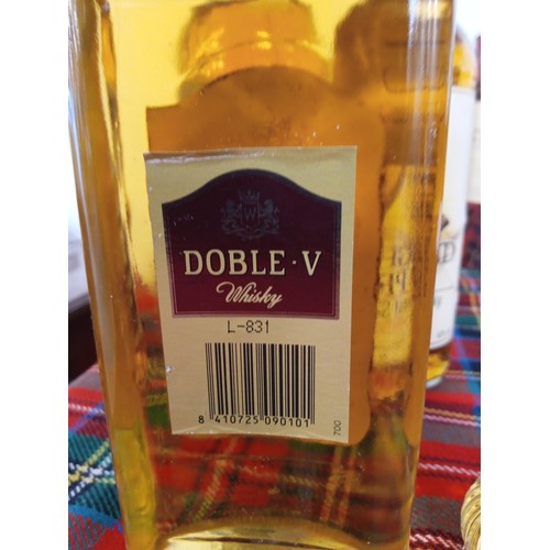 48 - Doble-V whisky 70cl 40 vol & Mac Harry's extra special scotch whisky 20cl 40 vol