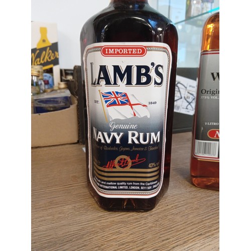 52 - Lamb' Navy Rum imported 1L 43 vol, Captain Wantso'n original rum 1L 35 vol & House of Peers decanter... 