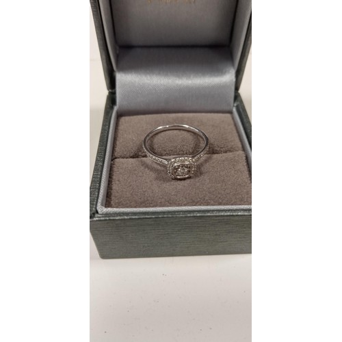 100 - 18ct white gold hallmarked 750 diamond ring