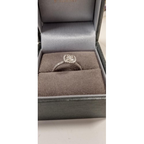 100 - 18ct white gold hallmarked 750 diamond ring