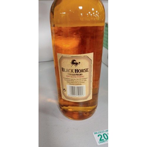 209 - Black Horse whisky fino blend 40 vol 1L