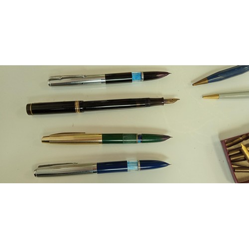 265 - Selection of vintage pens to include PaperMate, Queensway, Vis Pen and more