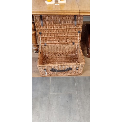 75 - Hamper wicker basket