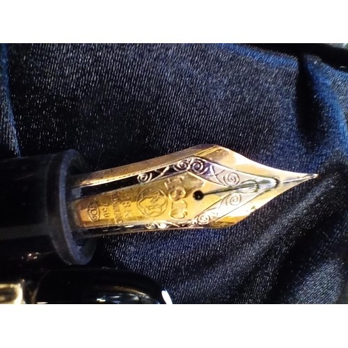 90 - Mont Blanc 149 18 carat gold nib Meisterstuck no 149 fountain pen in original presentation case with... 