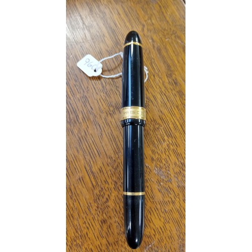 91 - Senator President fountain pen German made 18 carat gold nib