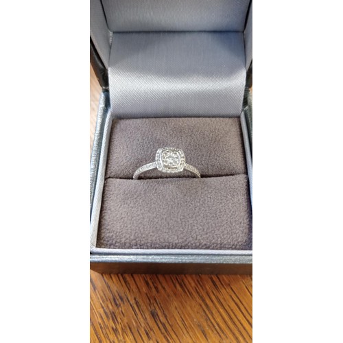 94 - 18ct white gold hallmarked 750 diamond ring