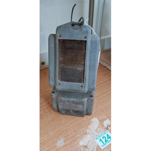 124 - Vintage oil lamp for auto mobile warming