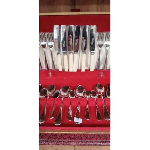 204 - Selection of vintage cutlery