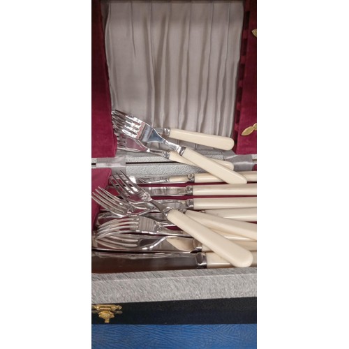 204 - Selection of vintage cutlery