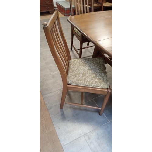 252 - Extending Ercol dining table with 4 Ercol chairs, 2 carvers and 2 normal