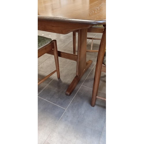 252 - Extending Ercol dining table with 4 Ercol chairs, 2 carvers and 2 normal