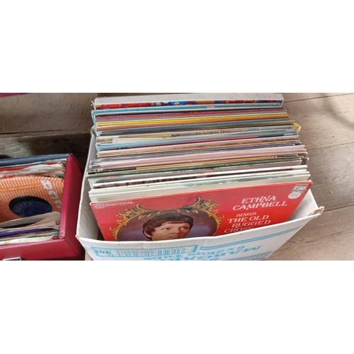 306 - Vintage case and selection of LP's and singles