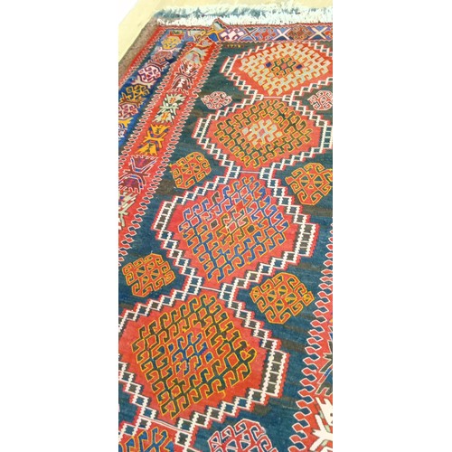 57 - Handmade Azerbaijan rug Kilim/ flat weave 1955 black field with red medallions slight damage 290cm x... 