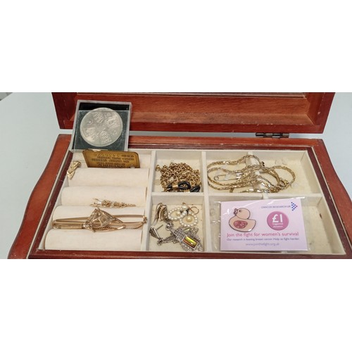 30 - Jewellery box including jewellery from a deceased estate