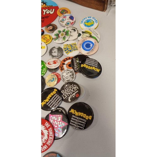 31 - Selection of vintage badges