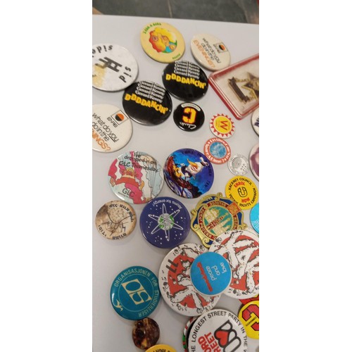 31 - Selection of vintage badges