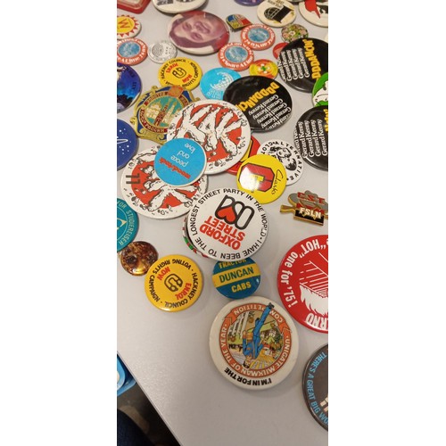 31 - Selection of vintage badges