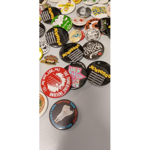 31 - Selection of vintage badges