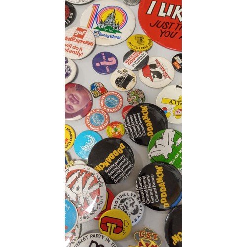 31 - Selection of vintage badges