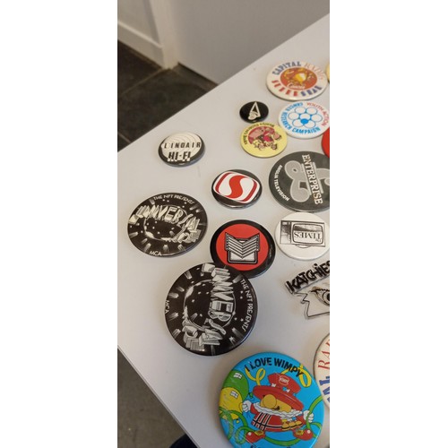 32 - Selection of vintage badges