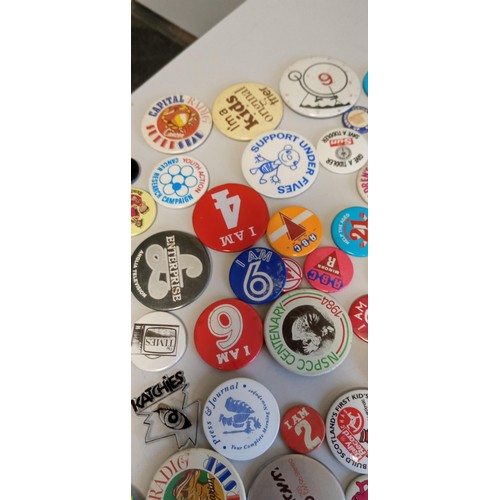 32 - Selection of vintage badges