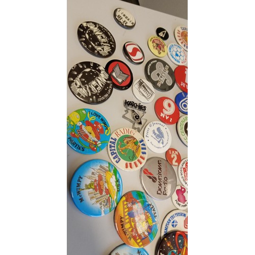 32 - Selection of vintage badges