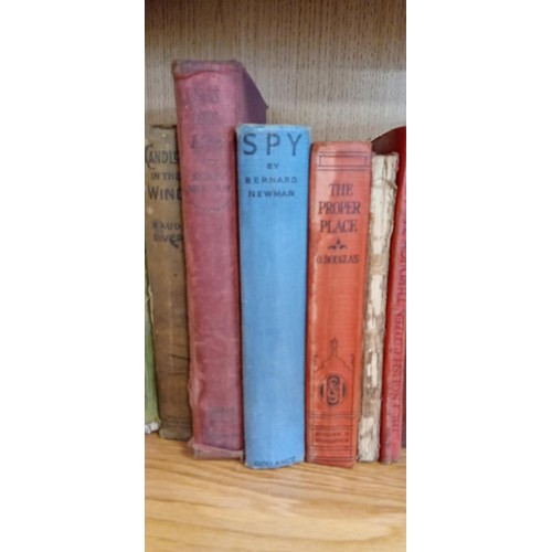 146 - Selection of vintage books