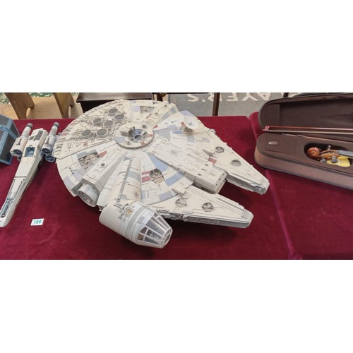 186 - Star Wars Millennium Falcon plus other parts and accessories