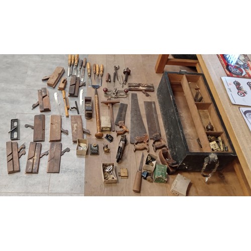 20 - Vintage joiners toolbox full of tools