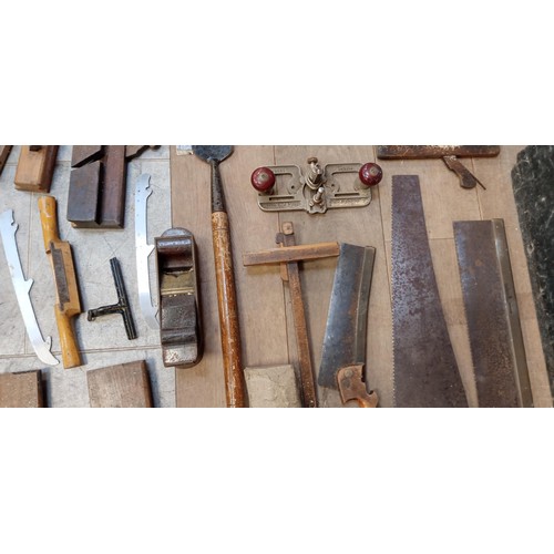 20 - Vintage joiners toolbox full of tools