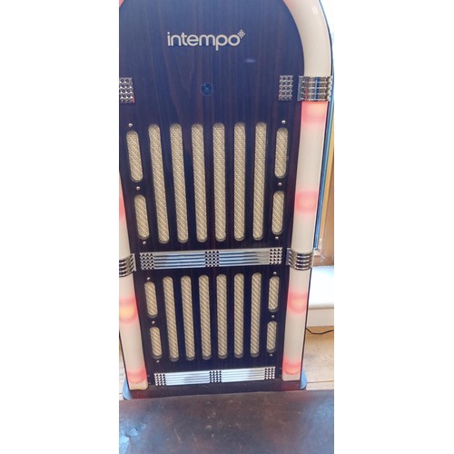 43 - Intempo jukebox style Bluetooth speaker