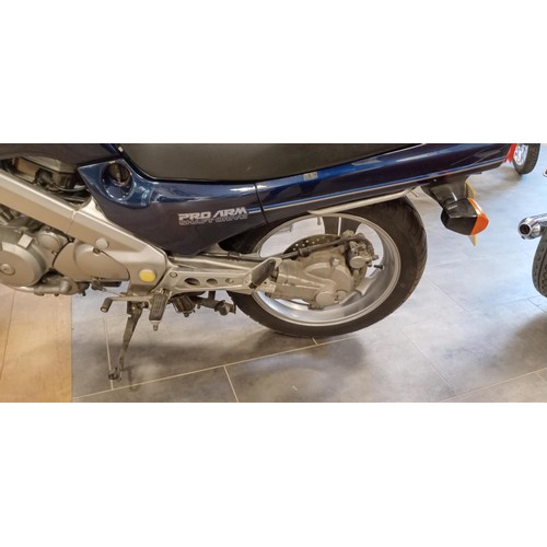 63 - 1989 Honda Revere 600 motorcycle. This motorbike comes with 1 key, Only 10% premium.