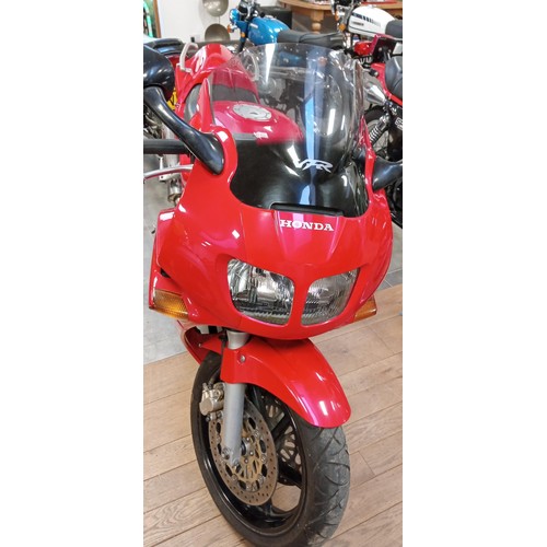 119 - 1997 Honda VFR 750 motorbike.  MOT’D July 2025. 32000 miles. This motorcycle has had 3 previous owne... 