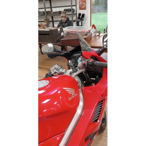 119 - 1997 Honda VFR 750 motorbike.  MOT’D July 2025. 32000 miles. This motorcycle has had 3 previous owne... 