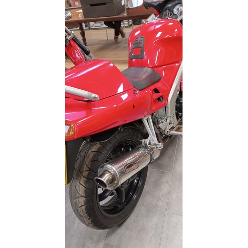 119 - 1997 Honda VFR 750 motorbike.  MOT’D July 2025. 32000 miles. This motorcycle has had 3 previous owne... 