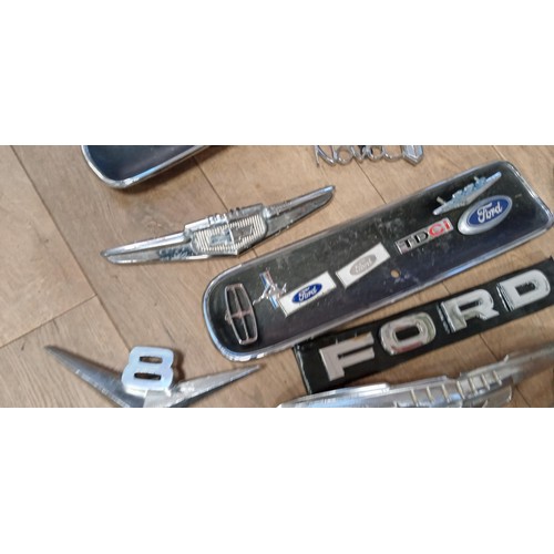 134 - Selection of Ford & Mustang badges, grilles and lights