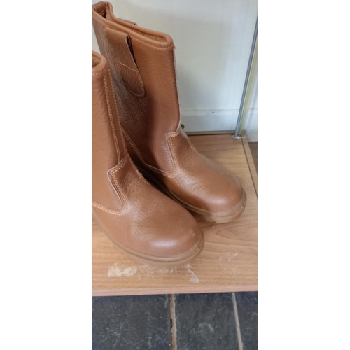 196 - Safety rigger boots size 9 by Worklander